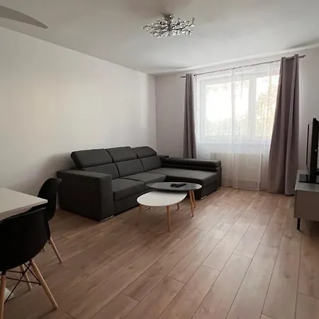 2 Apartment, Near Oc Galeria, Petrzalka Apartamento *