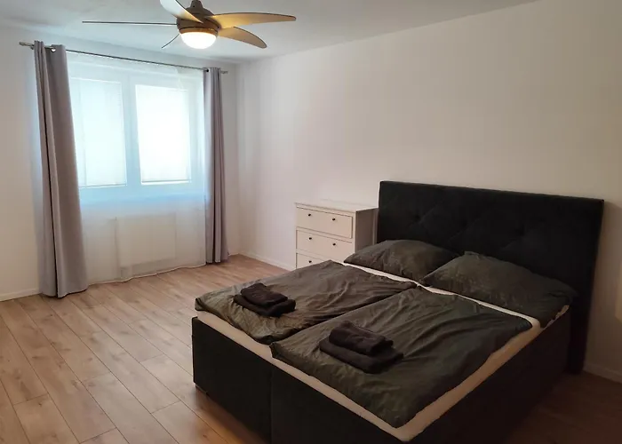 Apartamento 2 Apartment, Near Oc Galeria, Petrzalka *