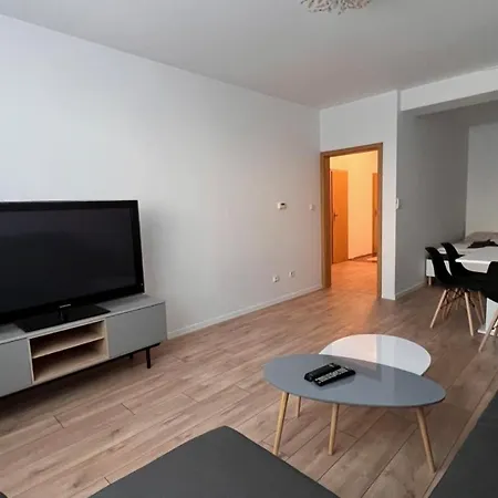 2 Apartment, Near Oc Galeria, Petrzalka アパート ブラチスラヴァ