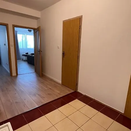 2 Apartment, Near Oc Galeria, Petrzalka ブラチスラヴァ